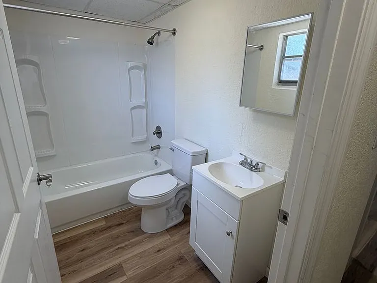 Driftwood Apartments 1280 Whitfield Ave Sarasota, FL 34243 — Photo 17
