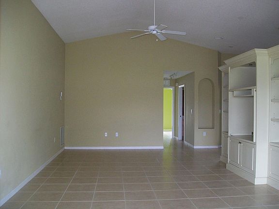 4th image of 377 SW Lake Forest Way