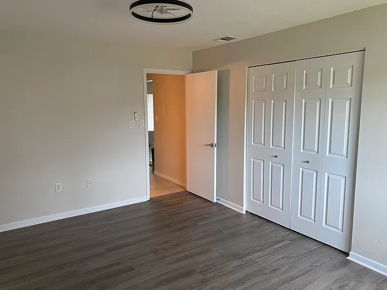 Huntington Ln — Photo 5