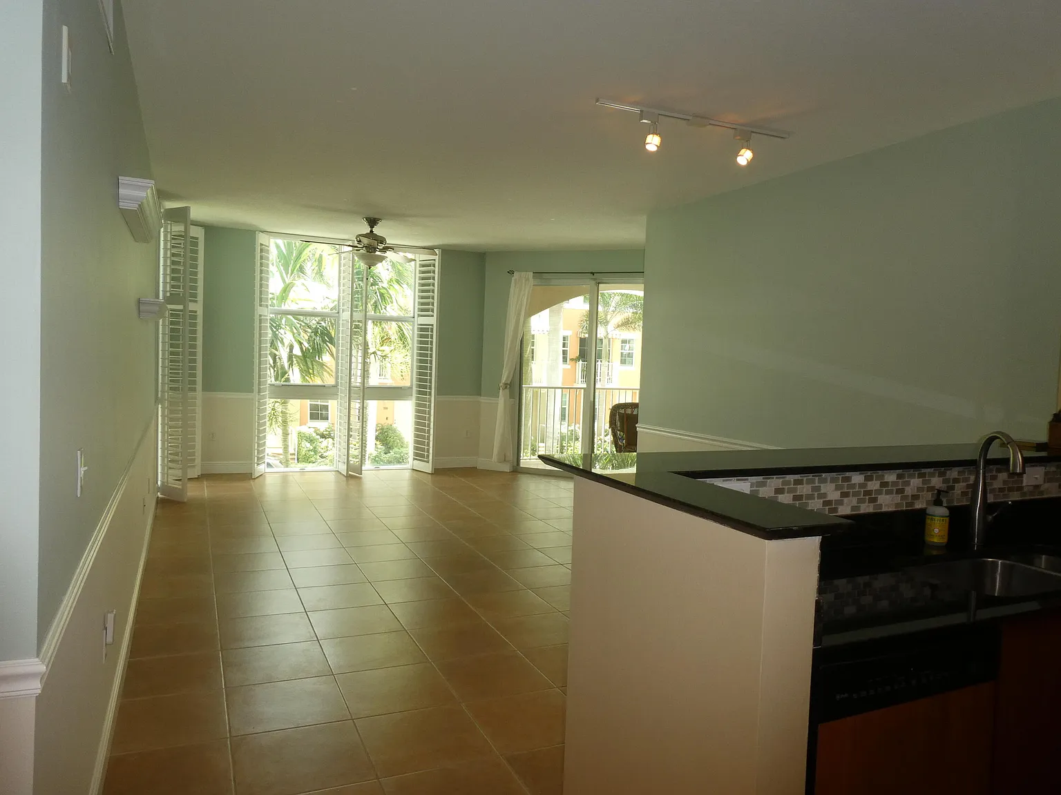 2 bed, 2.0 bath, 1265 sqft, $2,600 — Photo 2