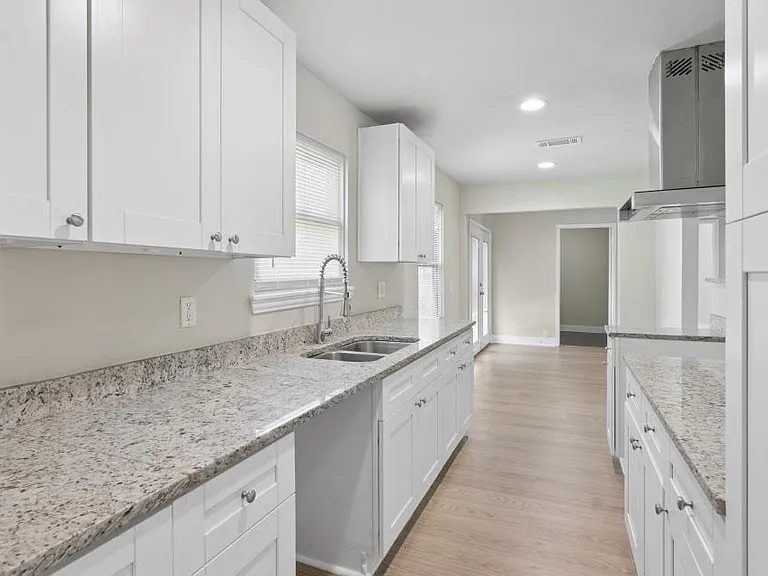 216 Bearle St — Photo 9