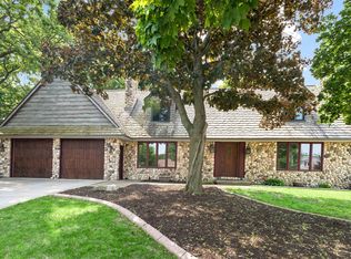 1007 Countryside Dr, De Pere, WI 54115