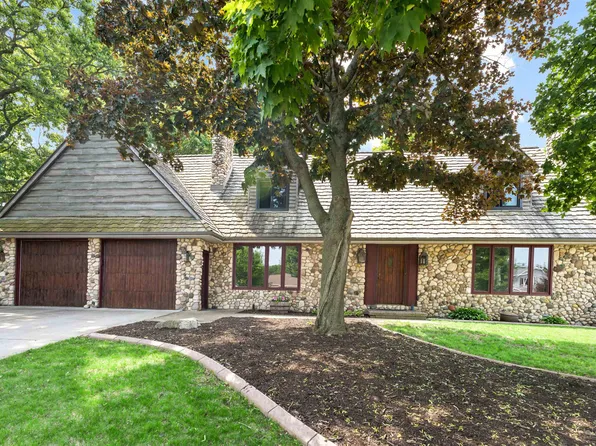 1007 Countryside Dr, De Pere, WI 54115