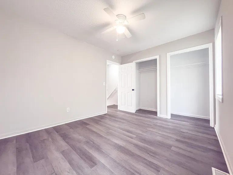121 Langley Dr — Photo 8