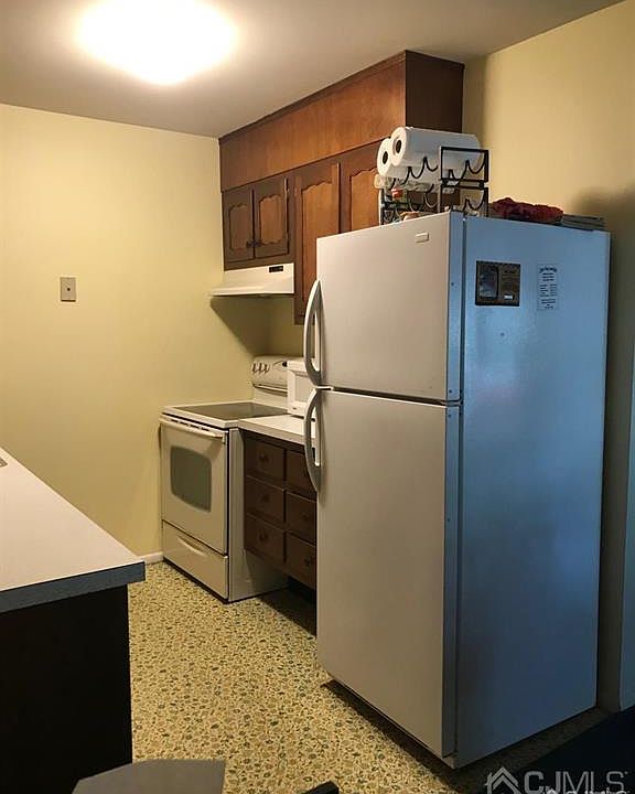 1st image of 470 Thornbury Ct #D