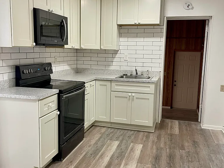 108 Barton Ave #A — Photo 6