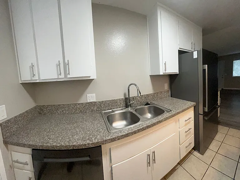 1769 Daly-Grand Apartments — Photo 7