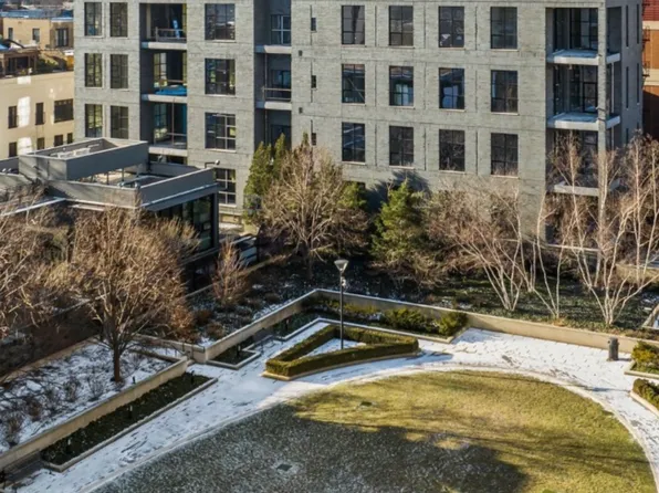 438 W Saint James Pl #3, Chicago, IL 60614