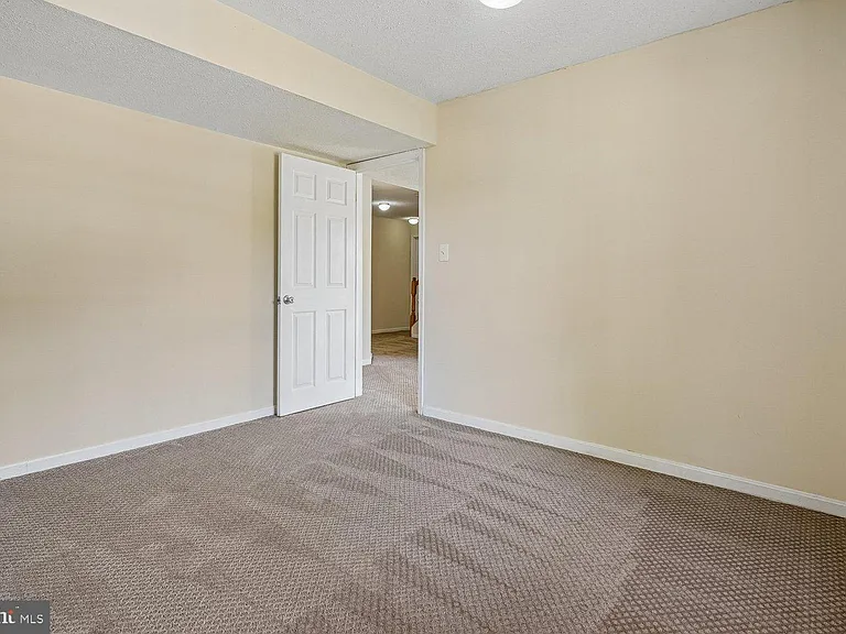 14677 Cloverdale Rd — Photo 64