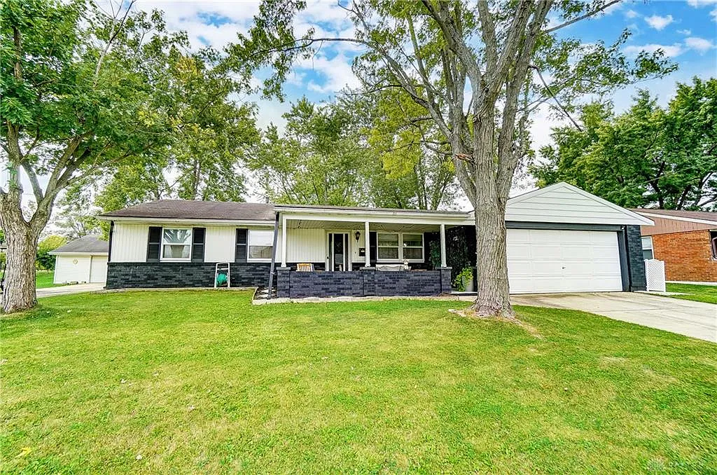 472 Gregory Ave photo 1