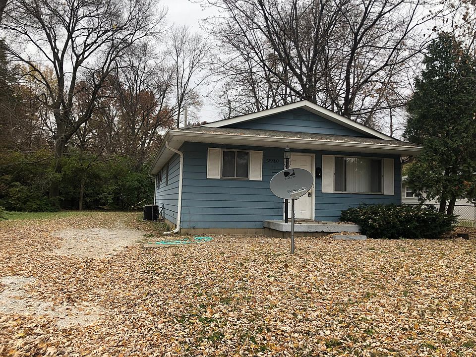 2nd image of 2940 Roberta Dr
