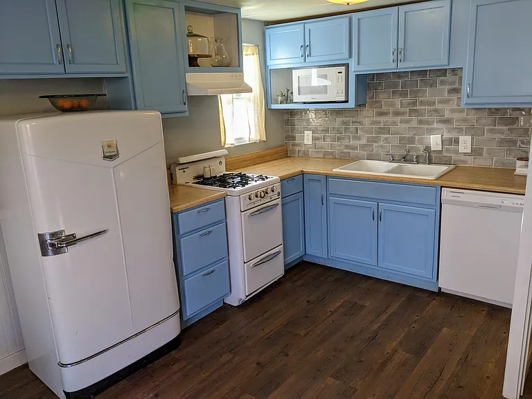 208 S Main St — Photo 2