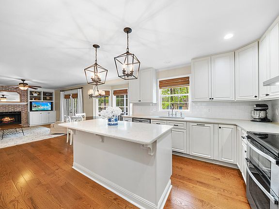5th image of 102 S Knightsbridge Rd