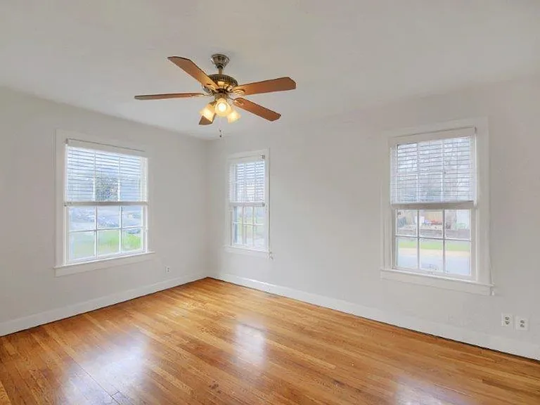 3211 Tom Green St #A — Photo 10