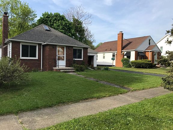 More left view of the house.