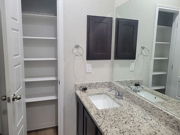 320 Caleb Ct — Photo 10