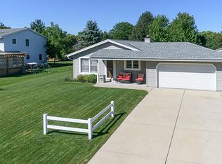 8811 S 84th St, Franklin, WI 53132