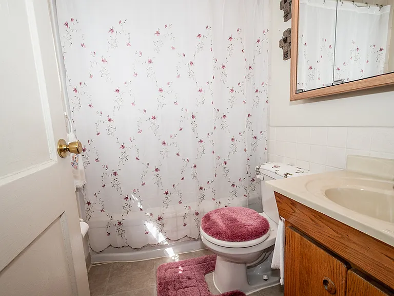 Willow Crest Apartments — Photo 13
