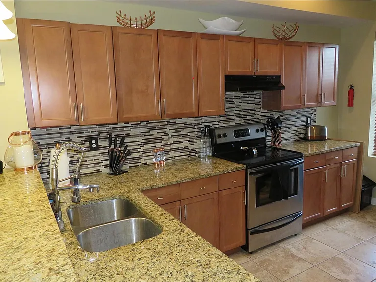 1703 Moreland Ave — Photo 3