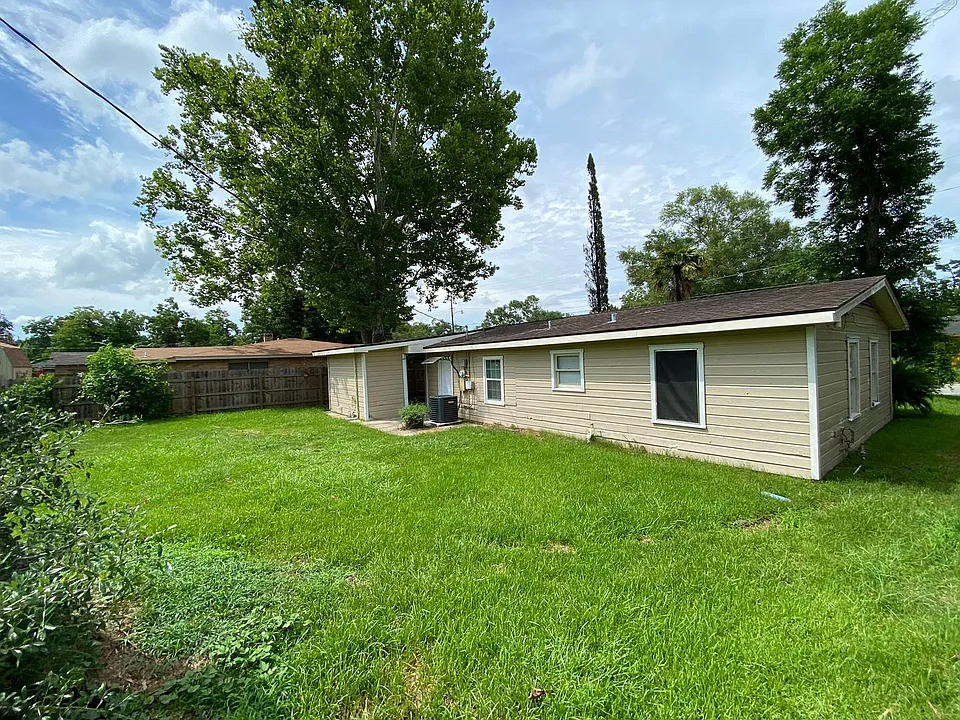 403 N Bluebonnet Dr