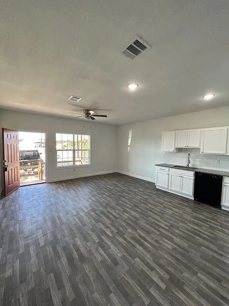 2 bed, 2.0 bath, 1000 sqft, $1,350 — Photo 3