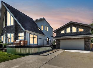 2836 Lakeshore Dr, Kansasville, WI 53139