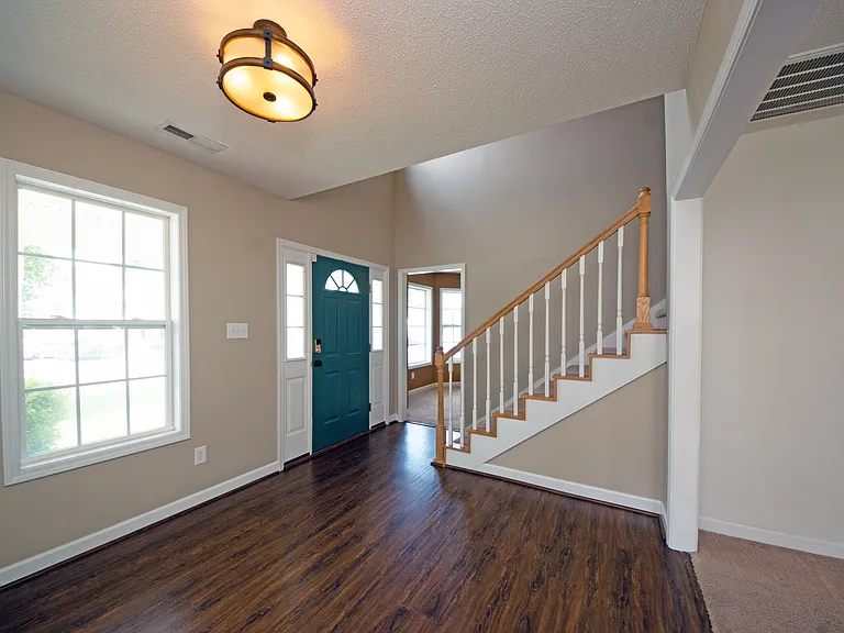1112 Huff Dr — Photo 7