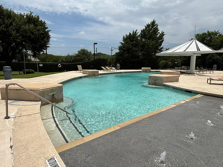 2040 Londonderry Dr — Photo 30