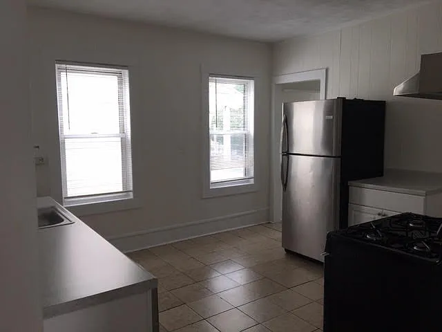 4 bed, 1200 sqft, $3,500 — Photo 2