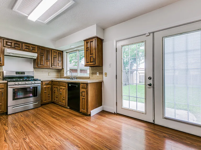 1607 Heather Glen Ct — Photo 17