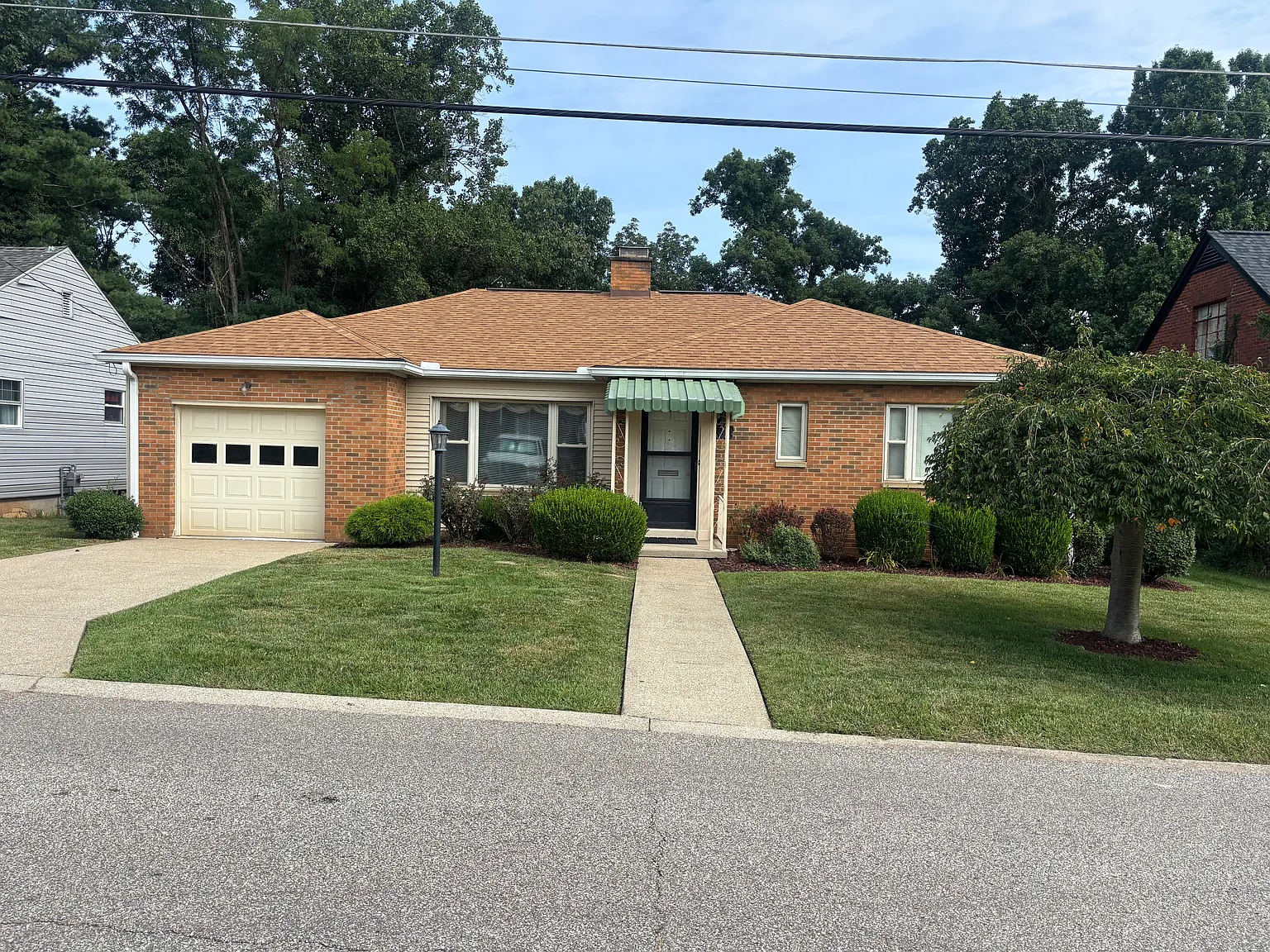 3 bed, 1300 sqft, $1,400 — Photo 1