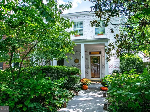 5217 Chevy Chase Pkwy NW, Washington, DC 20015