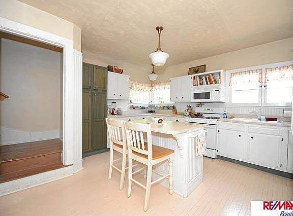 4th image of 4524 Charles St