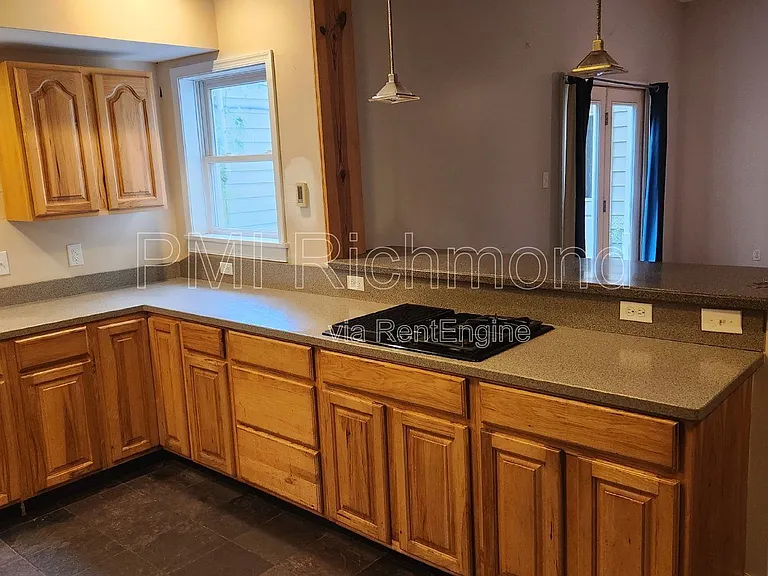 411 S Laurel St — Photo 9