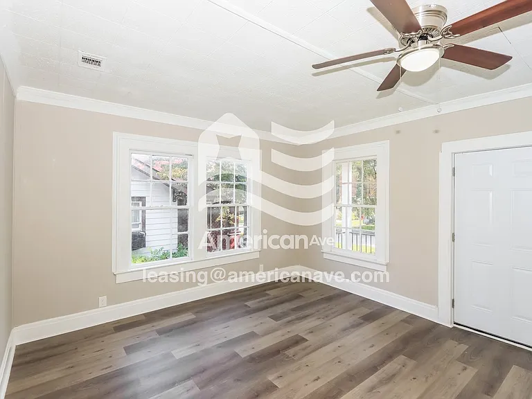 757853_003_wm_-_living_room_13153086.jpg