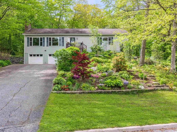 27 Wildwood Drive, Essex, VT 05452