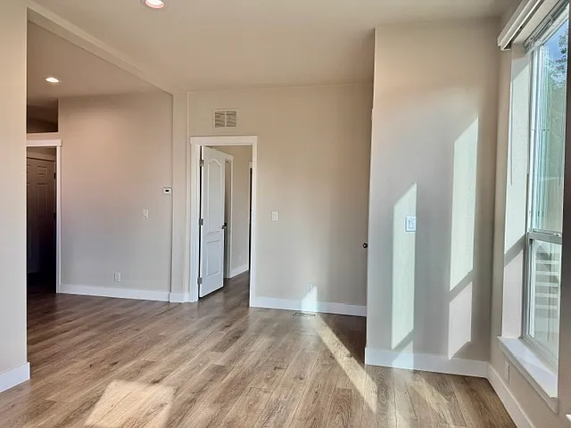 2 bed, 890 sqft, $2,675 — Photo 2