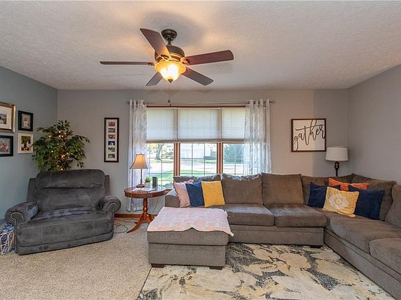 4th image of 568 Sir Lancelot Dr
