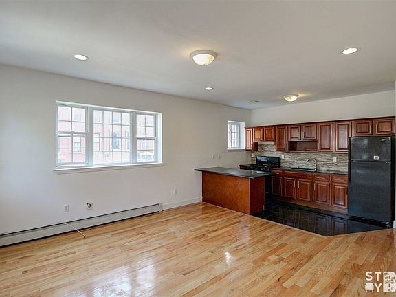 4th image of 330 Clifton Pl #1LL