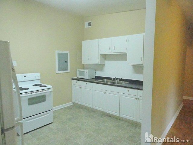 1st image of 254 Lake Dr #B