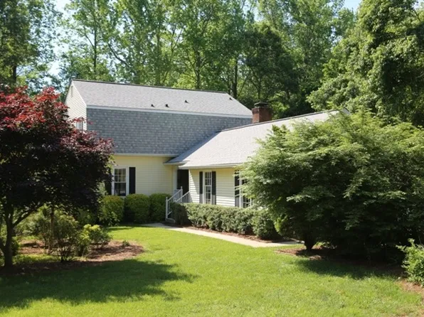 120 Forestview Dr, Elon, NC 27244