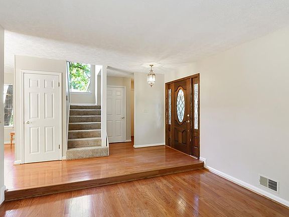 4th image of 9515 Parkwood Dr