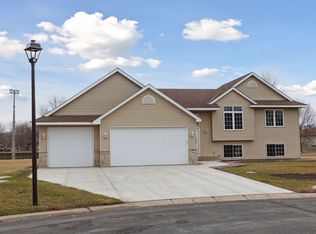 226 W Court Cir, Norwood Young America, MN 55368