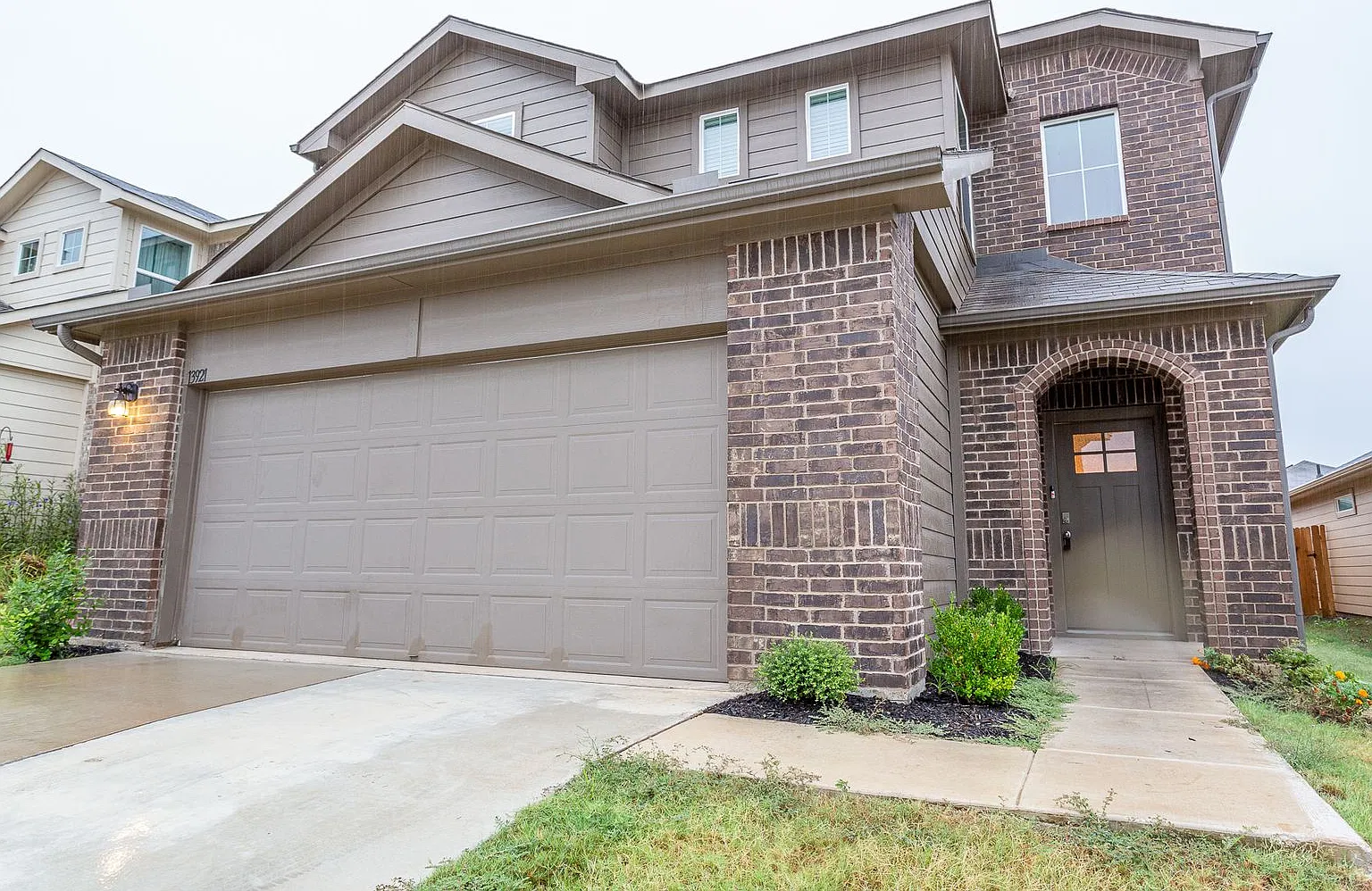Beautiful 3 Bed / 2.5 Bath Home with High Ceilings & Natural Light — Photo 1