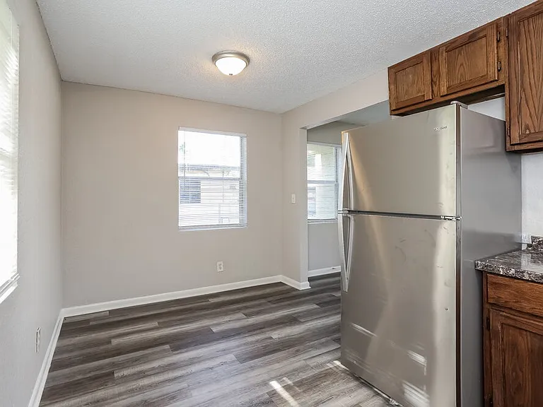 5528 Vernon Rd — Photo 8