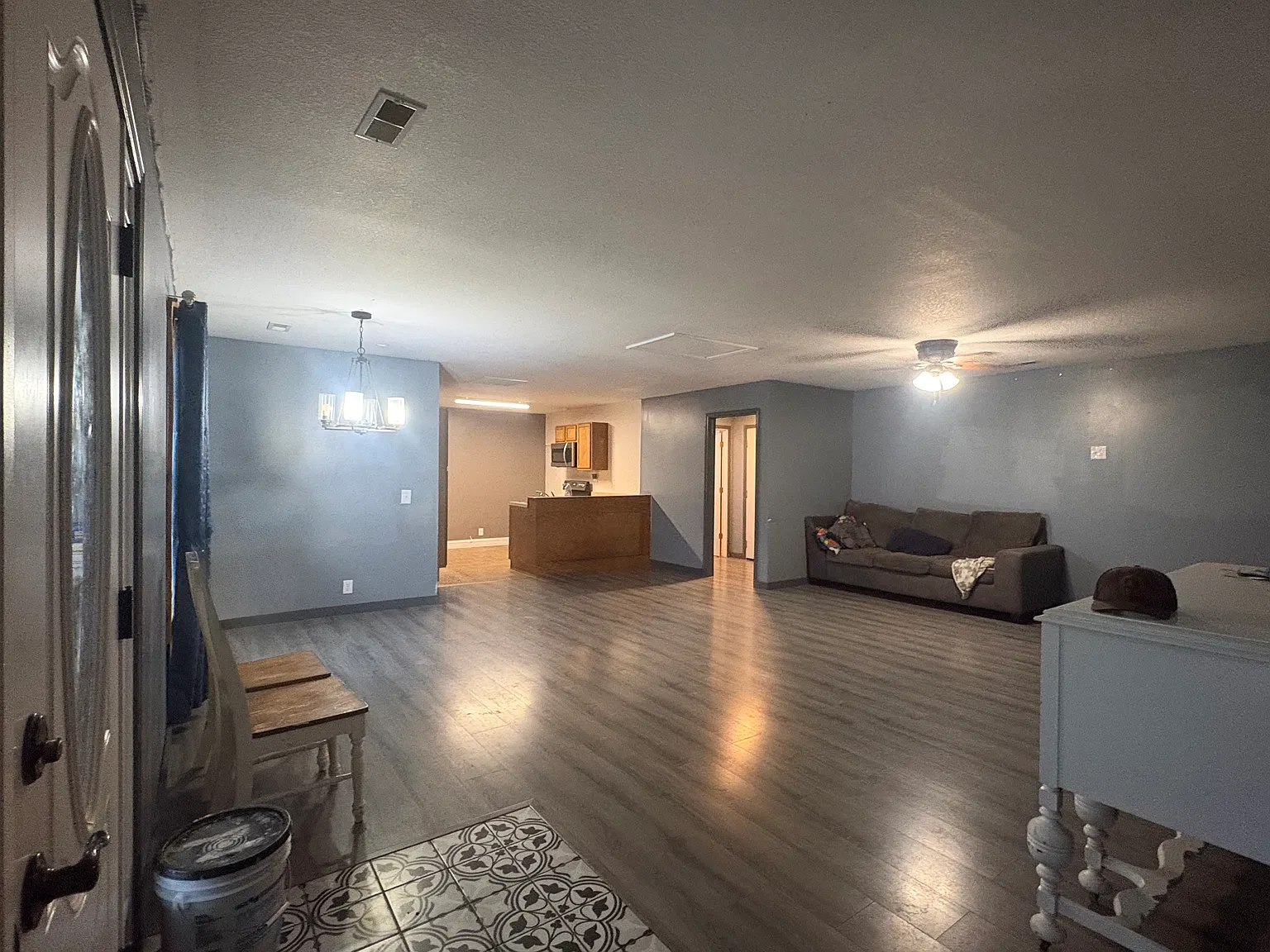 5 bed, 2400 sqft, $2,500 — Photo 3