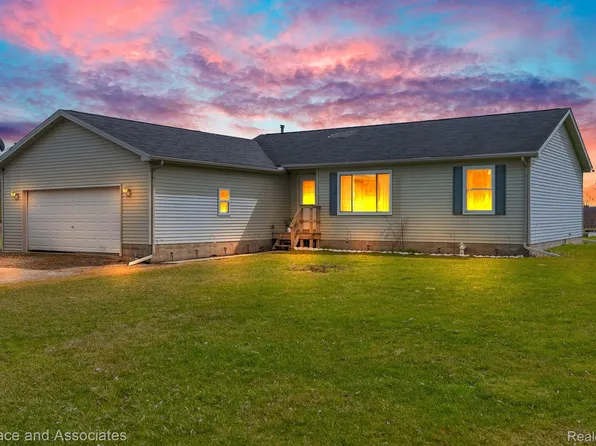 8911 Fisher Rd, Avoca, MI 48006