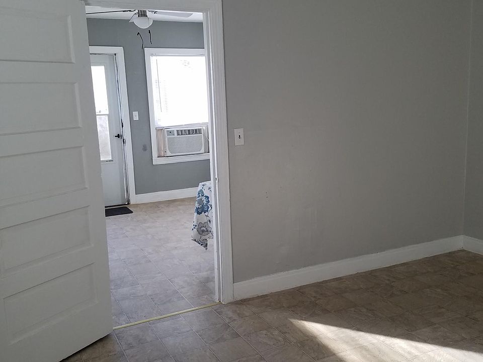 2nd image of 205 E Hastings Ave #B