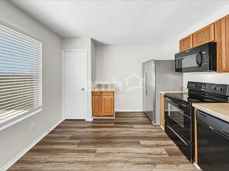 10055 Sungate Park — Photo 3