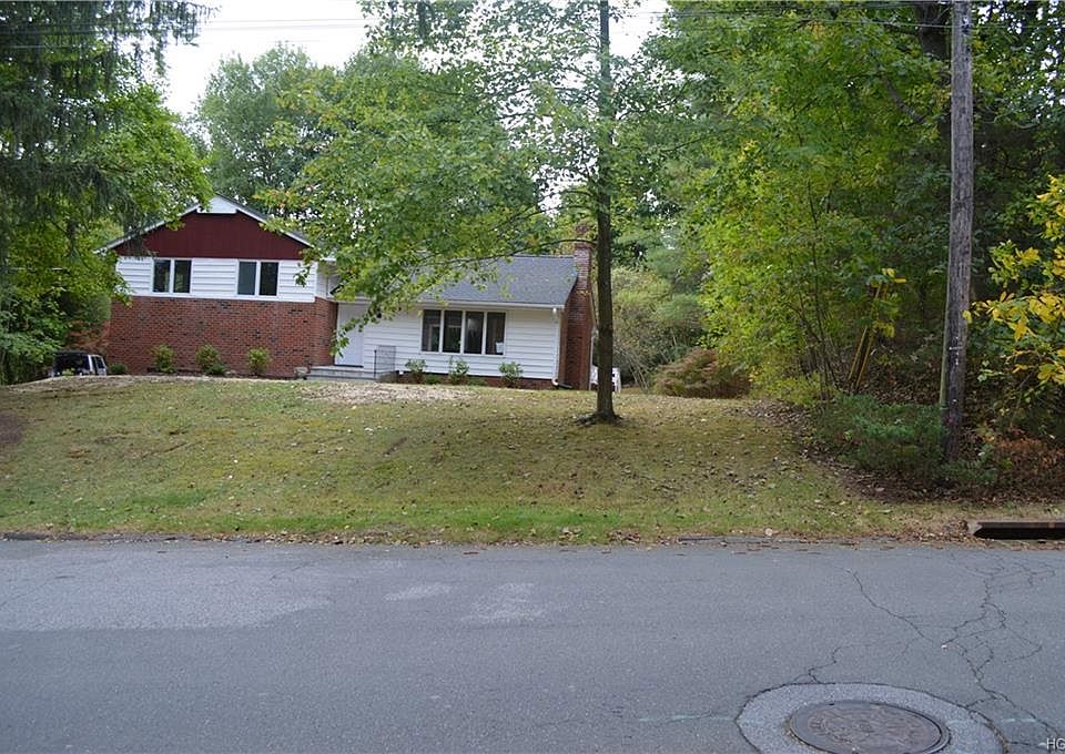 1st image of 121 Willow Dr